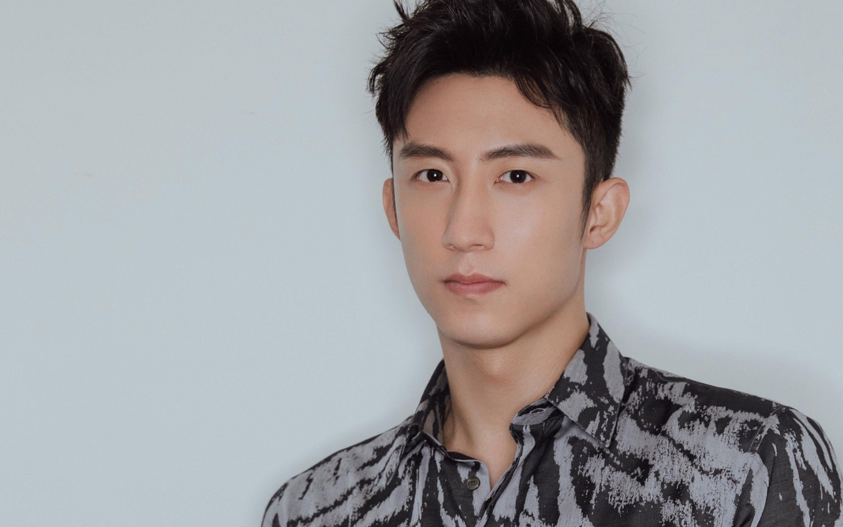 爱游戏平台-“英超进入收官冲刺，争冠格局待定”，英超争冠2021