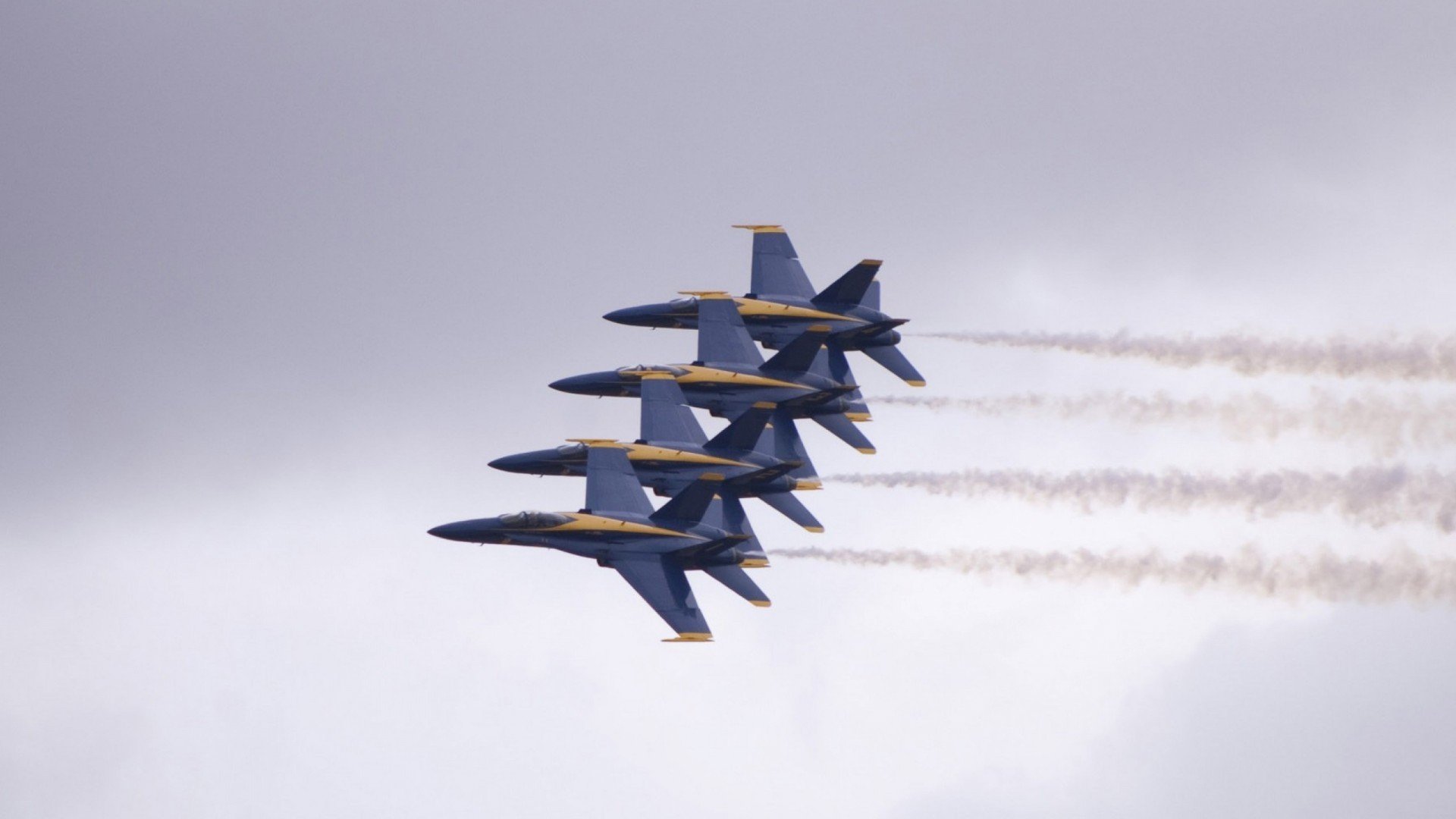 大型悬崖落水跳水赛，惊险刺激挑战极限，悬崖上跳水会死吗