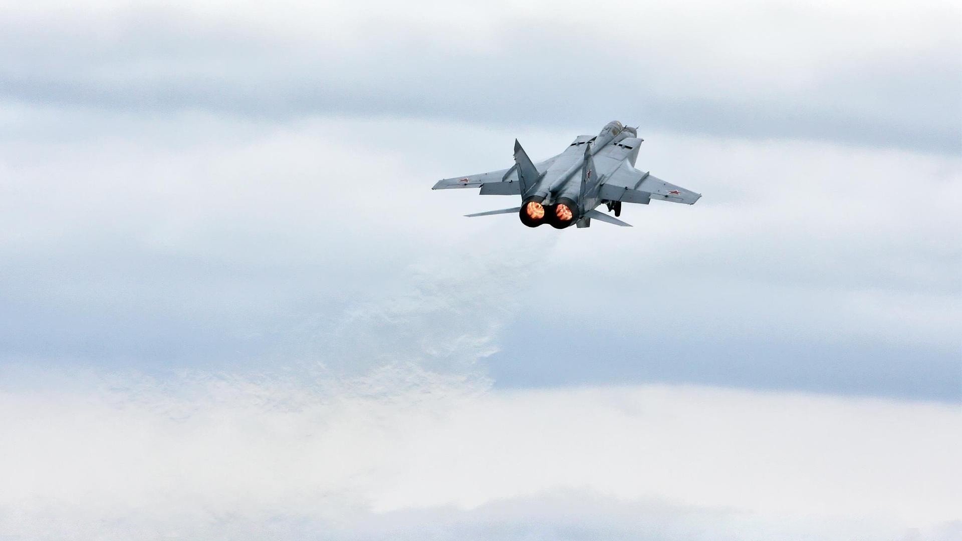 欧冠焦点战:巨星对决引爆全场,欧冠 集锦