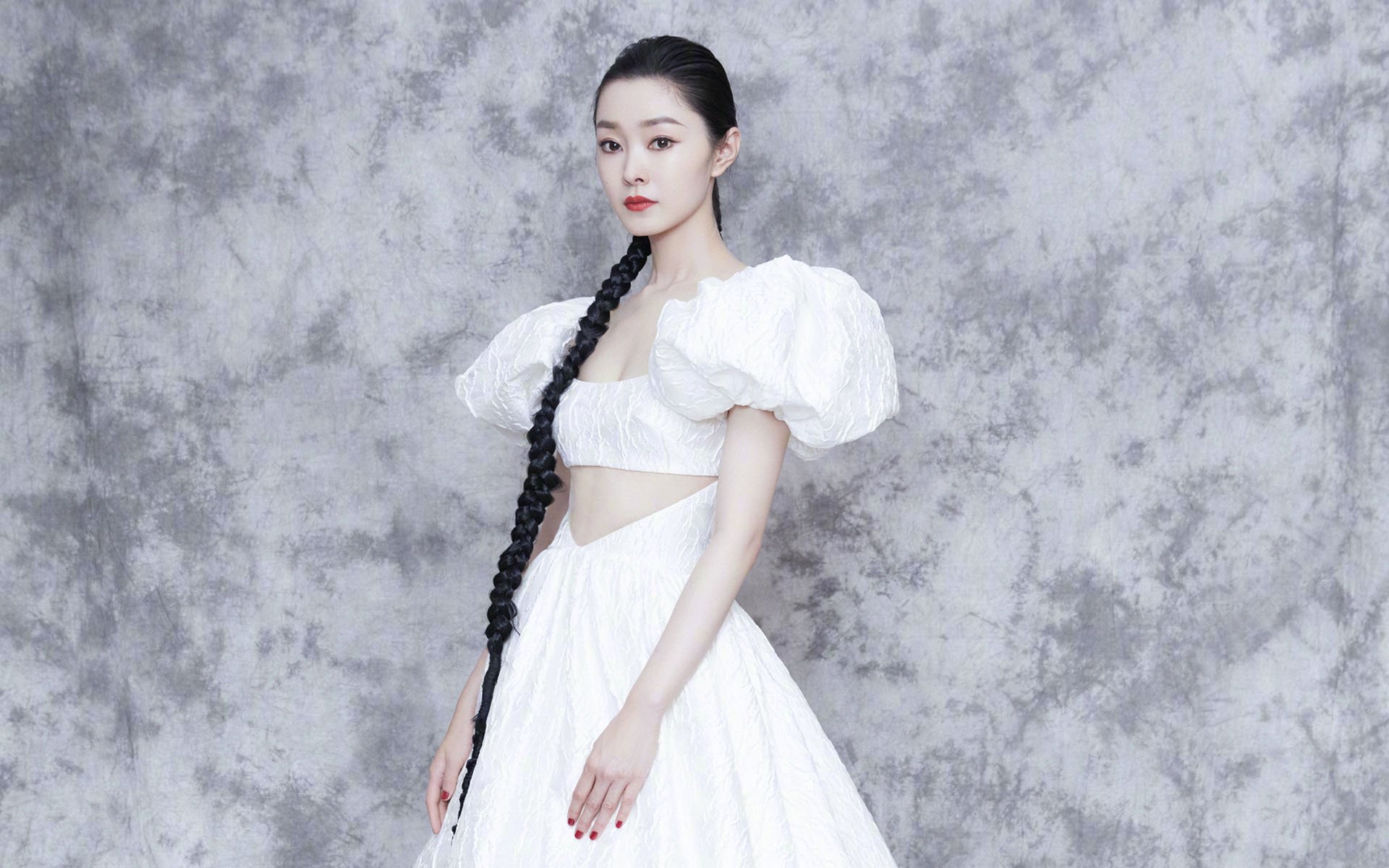 爱游戏娱乐网址-足球战术打法多样化提升比赛观赏性，足球战术运用原则