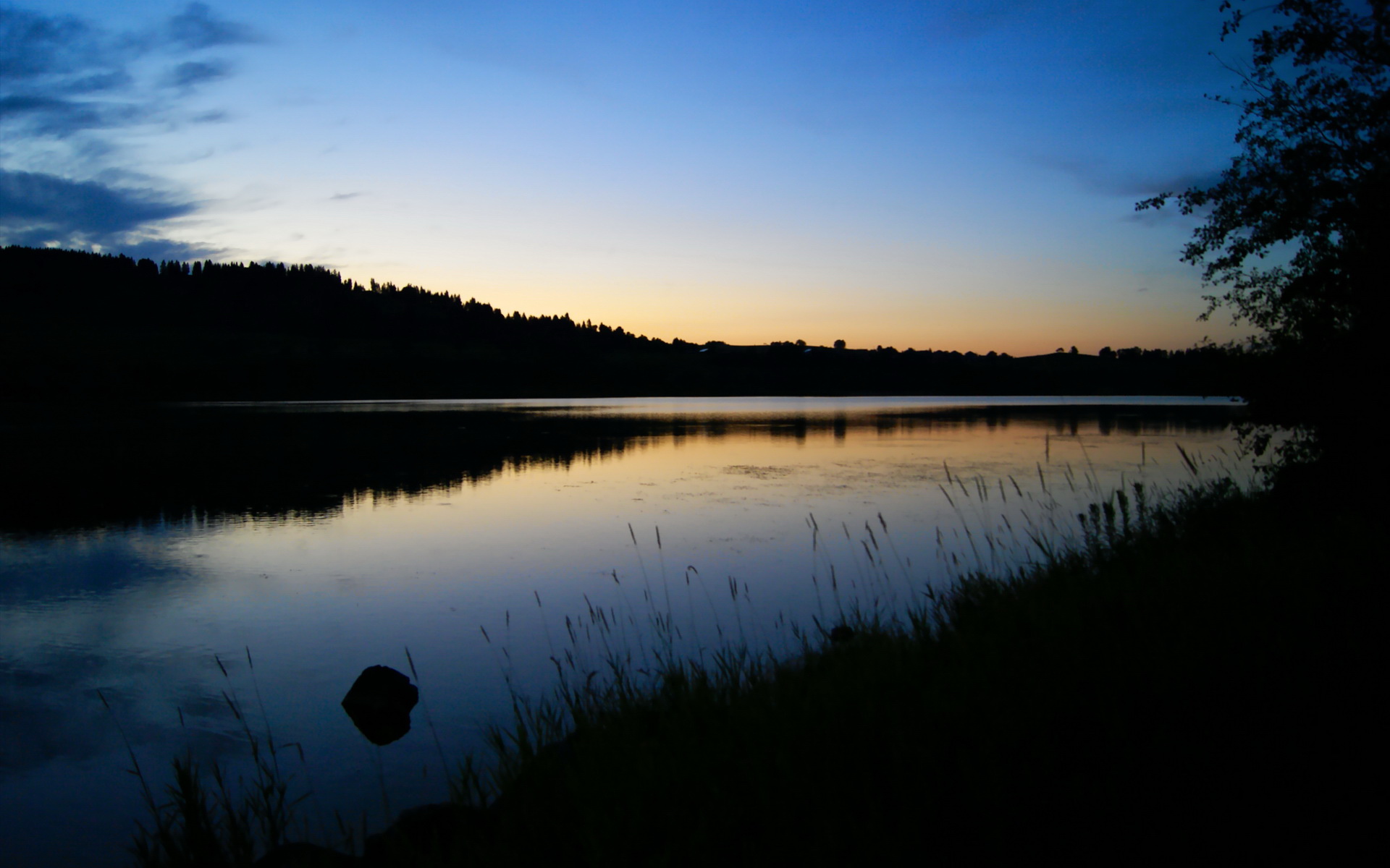 德国男子4x400米接力队在决赛中获得铜牌，德国接力美女