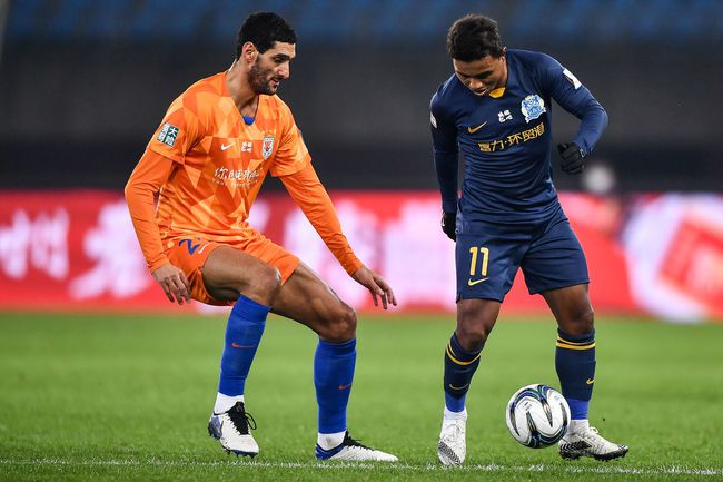 爱游戏APP:中超“限薪令”后遗症，球迷：球员开始“兼职送外卖”了！的简单介绍