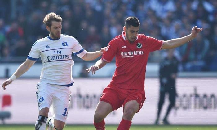 爱游戏体育：德甲汉诺威96的转会策略与球队重建的简单介绍